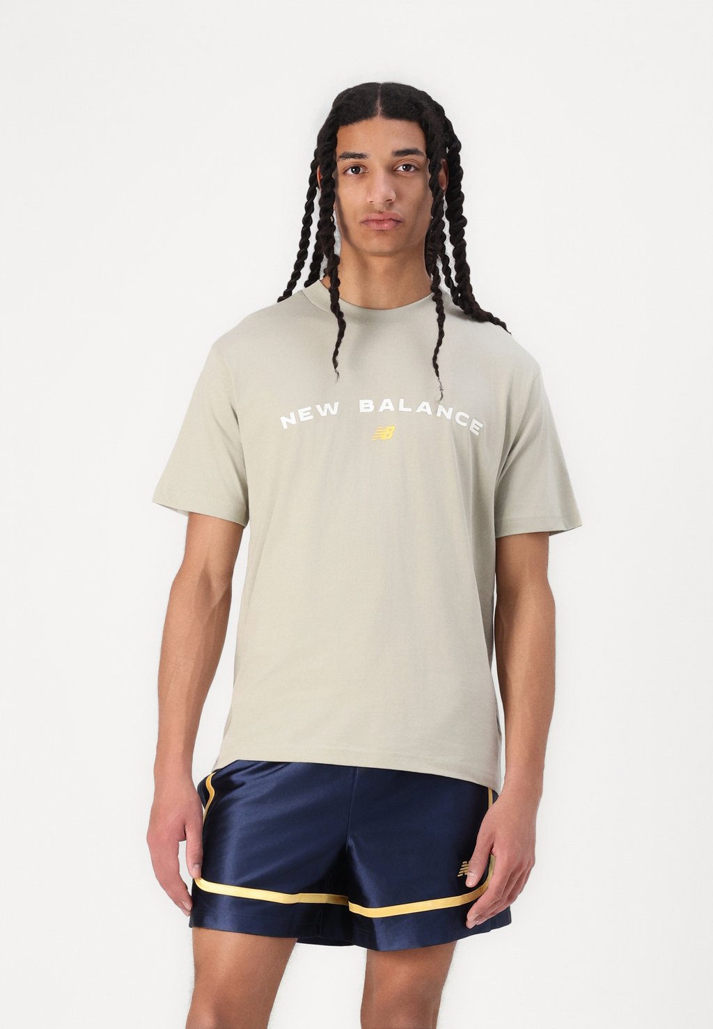 

Футболка с принтом REIMAGINED GRAPHIC New Balance, оливковый