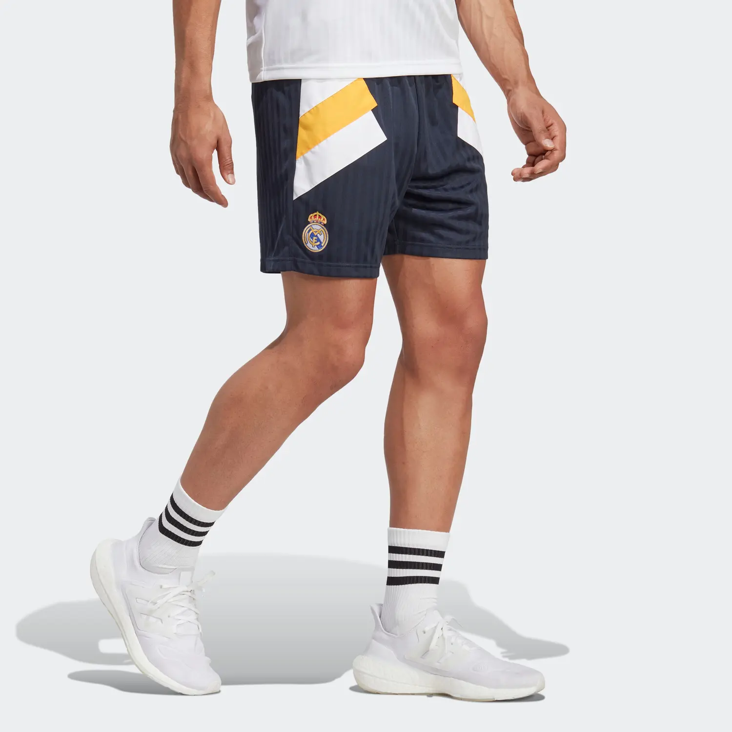 Real Madrid повседневные шорты мужские ночные темно-синие Adidas, темно-синий — фото 2