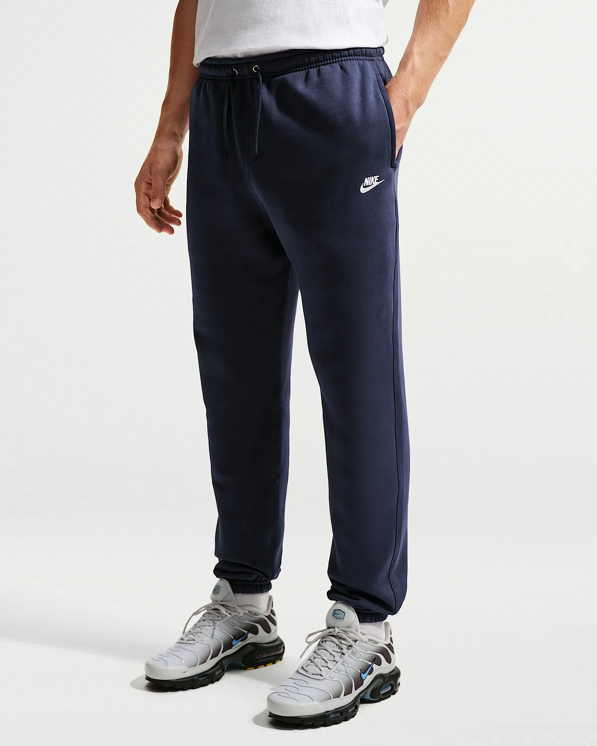 Мужские спортивные штаны Nike Club на флисе с манжетами, Obsidian/Obsidian/White — фото 2