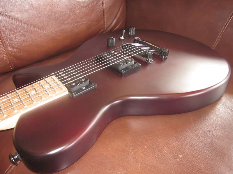 

Электрогитара Dean EVO Series Electric Guitar Right-Hand EVOXM - Walnut