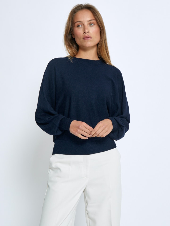 

Minus Пуловер цвета «Черный ирис»