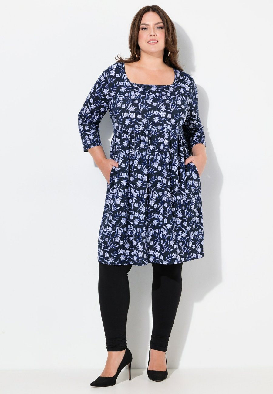 

Топ Ulla Popken FLORAL PRINT 3/4 SLEEVE POCKET, Marine/Dark Blue