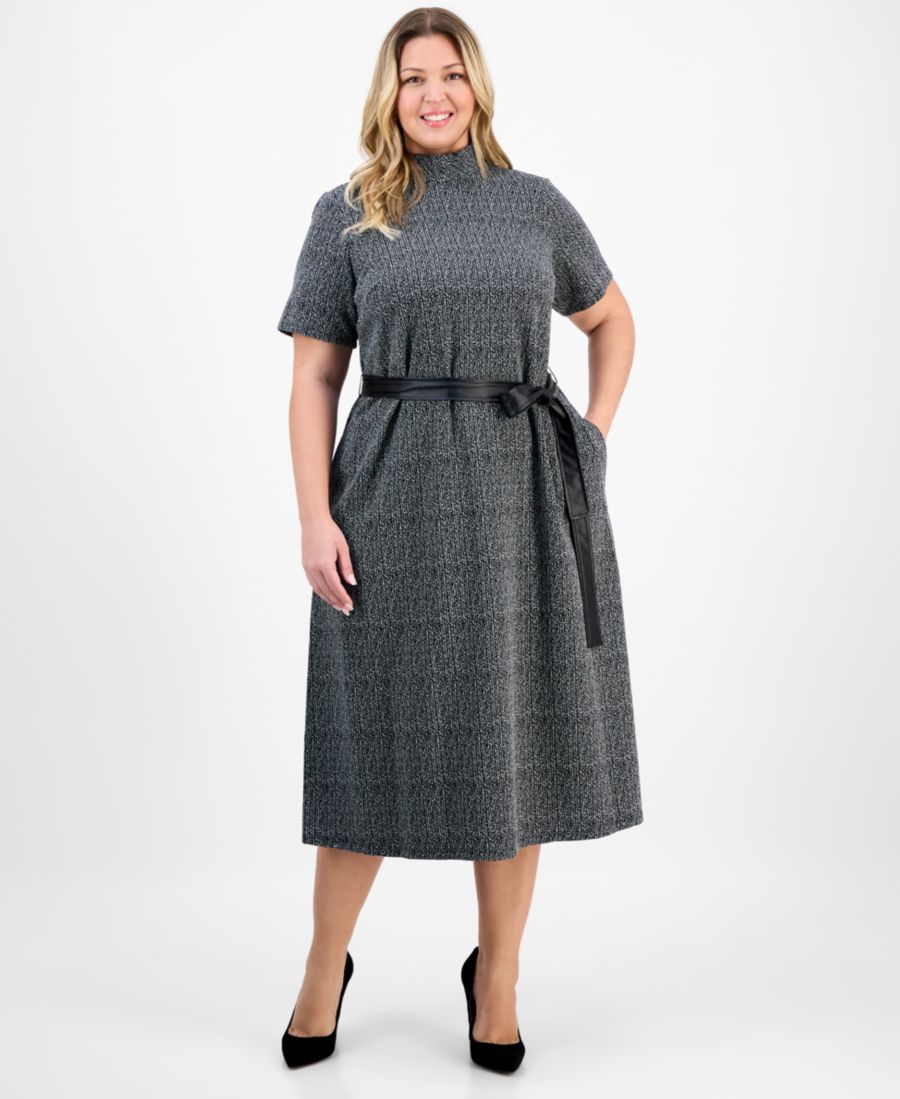 

Платье миди из букле с воротником-стойкой и короткими рукавами больших размеров Robbie Bee, Black.wht