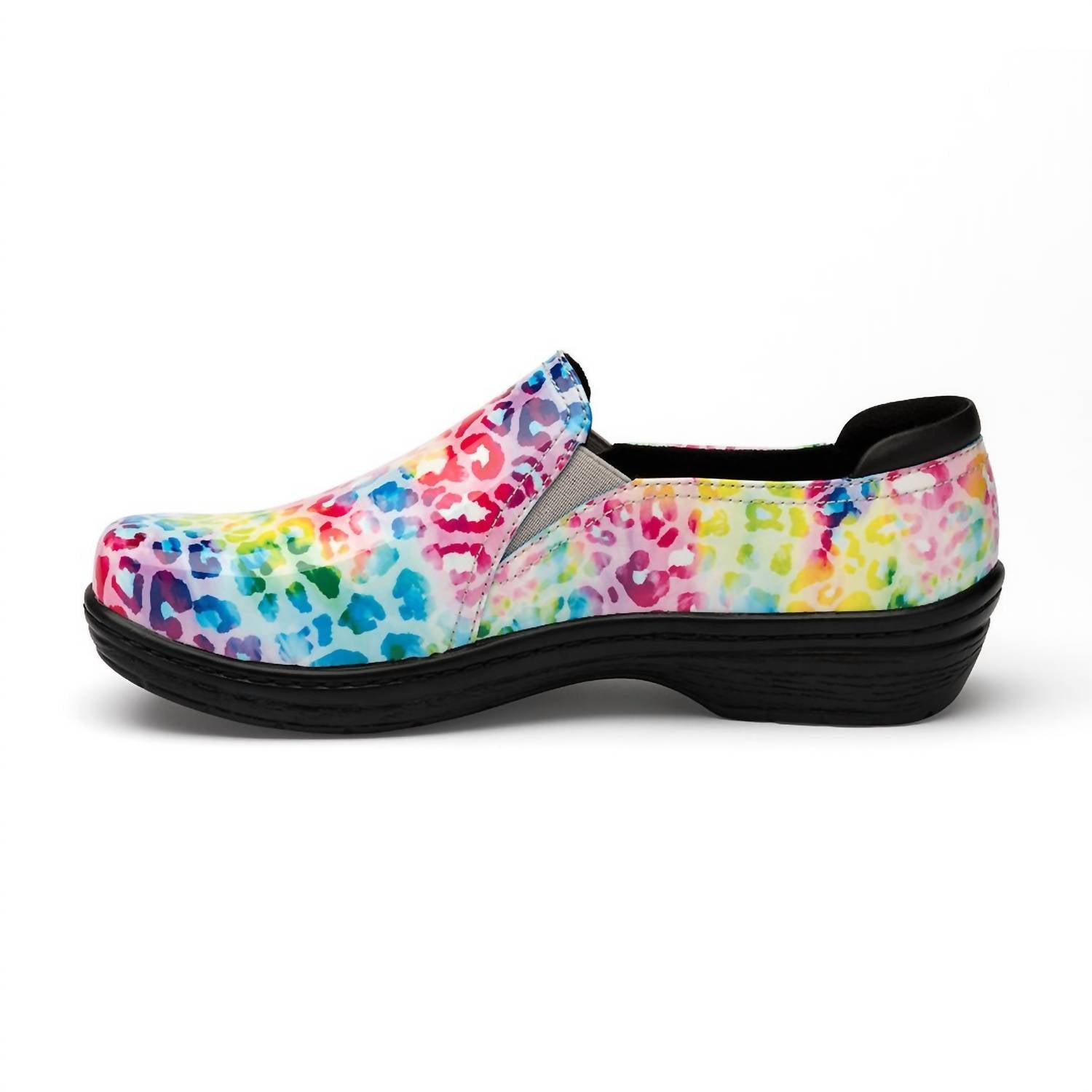 Женские кожаные сабо для кормления Moxy, патент Tie Die Cheeta 3169-0657 Klogs Footwear, Tie Die Cheeta Patent 3169-0657 — фото 3