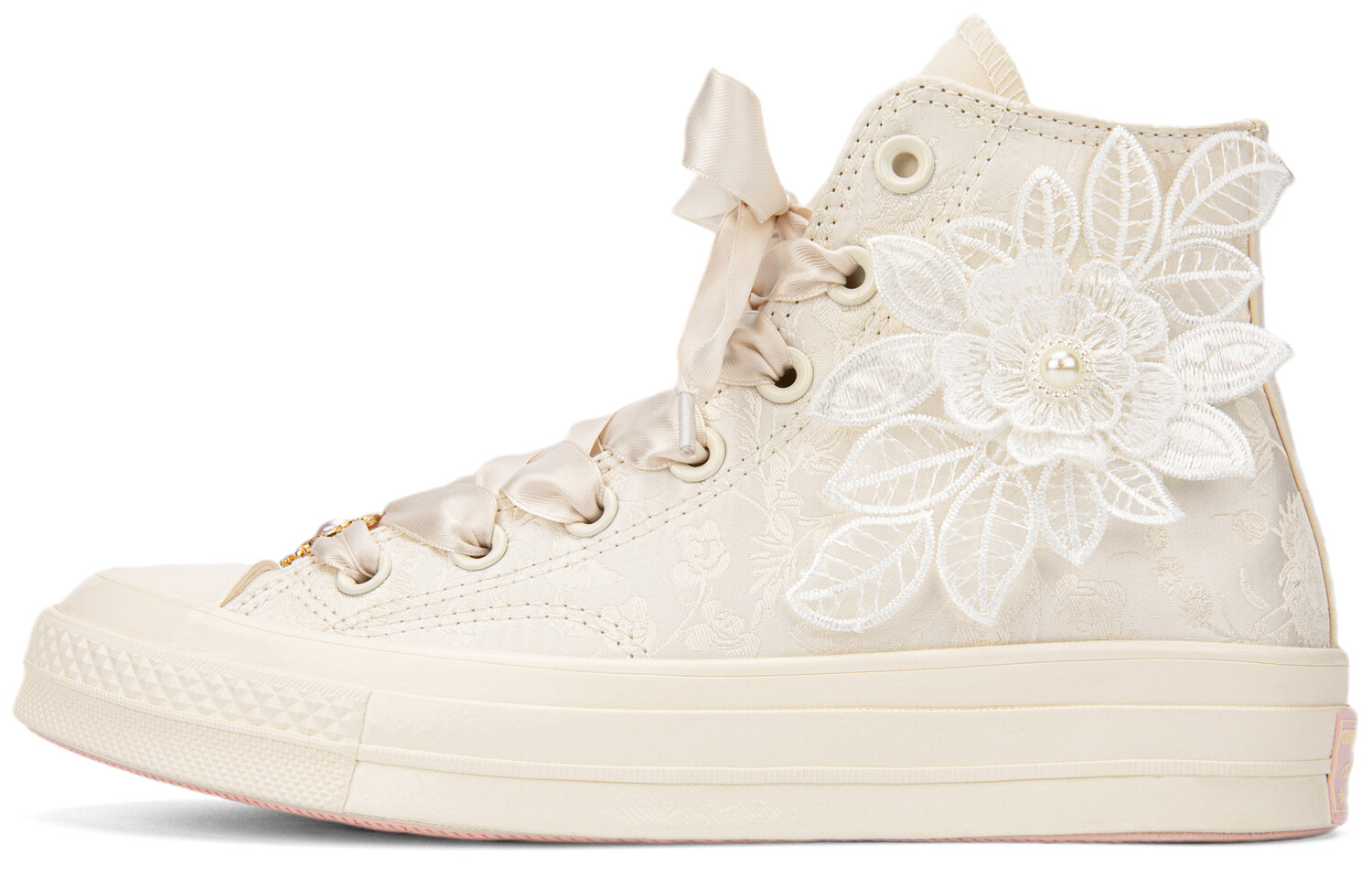 

1970-е годы. Женские высокие кеды бежевого цвета. Converse