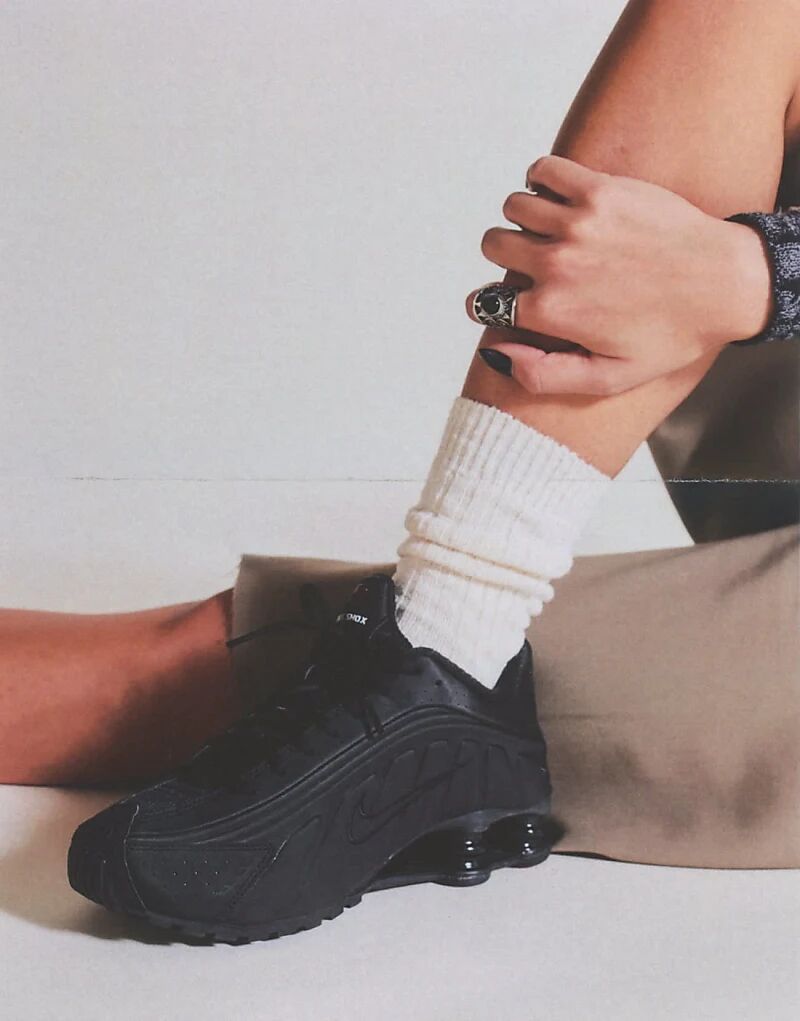 Кроссовки Shox R4 унисекс черного цвета Nike — фото 2