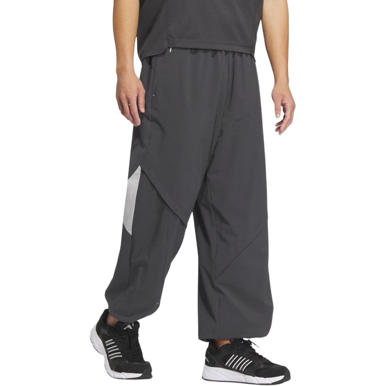 Повседневные брюки мужские Carbon Black/светло-серые Adidas, черный — фото 2