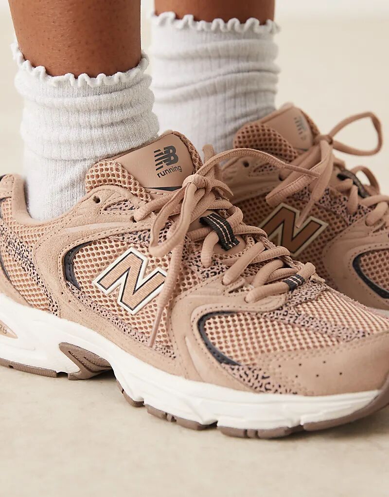 Кроссовки New Balance 530 светло-коричневого цвета с леопардовым принтом — фото 3