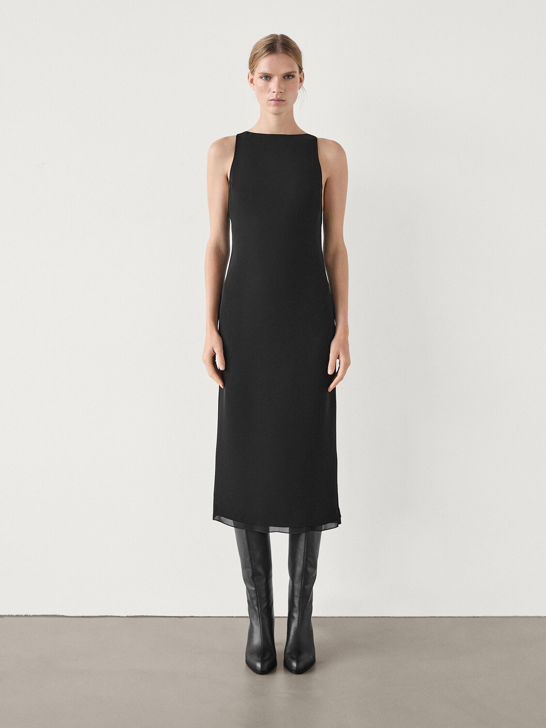 

Платье миди с круглым вырезом Massimo Dutti, черный