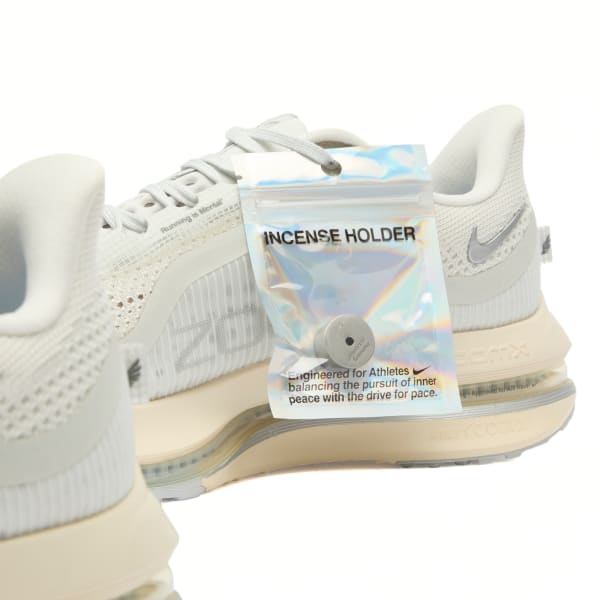 Кроссовки Nike Pegasus Premium Nike Running, platinum tint & reflect серебро — фото 4