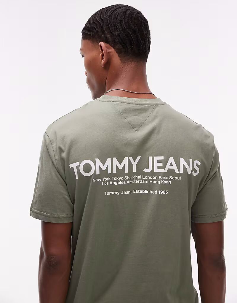 

Футболка Tommy Jeans Classic с линейным логотипом сзади зеленого цвета