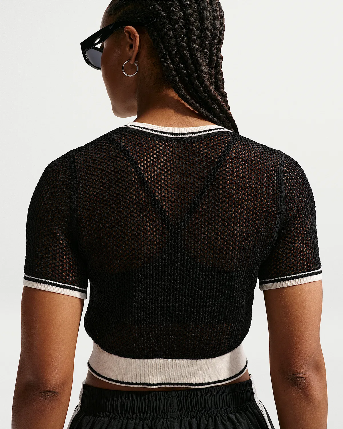 Женский облегающий укороченный топ Nike Sportswear Chill Knit, Black/Chalk/Chalk — фото 2