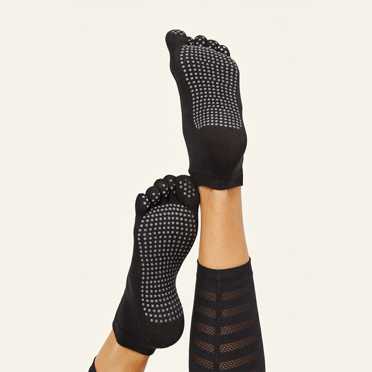 

Женские носки Socks Born Living Yoga, черный