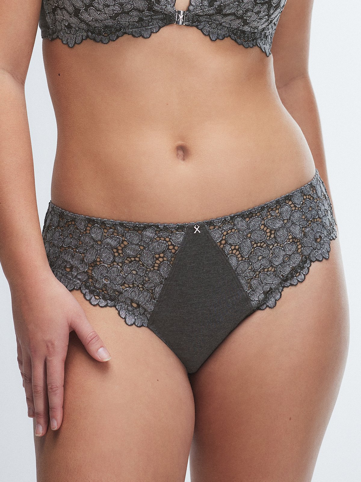 

Трусики Savage X Fenty Playdate Lace, цвет Night Gram Grey