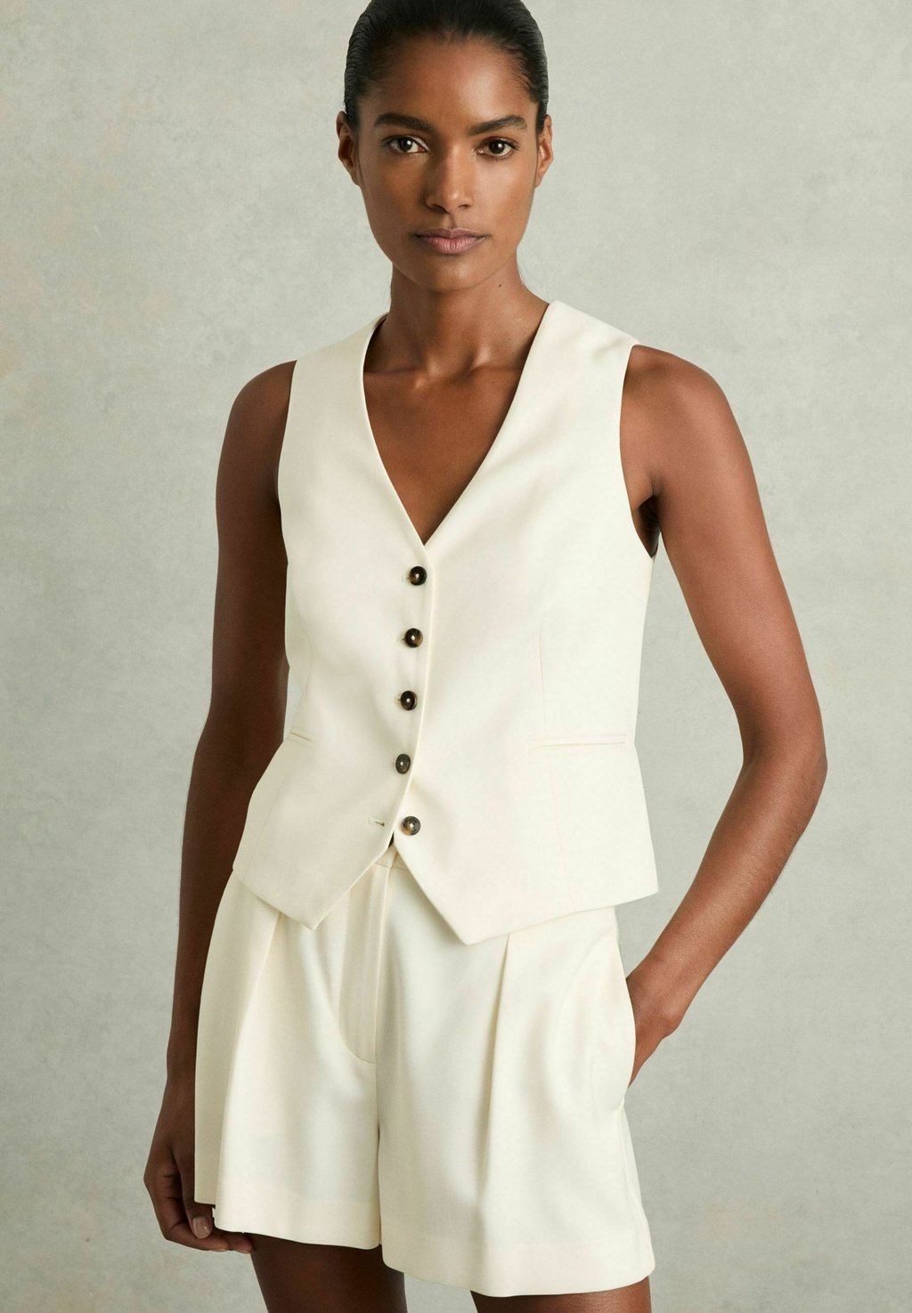 

Топ без рукавов REGULAR FIT Reiss, слоновая кость