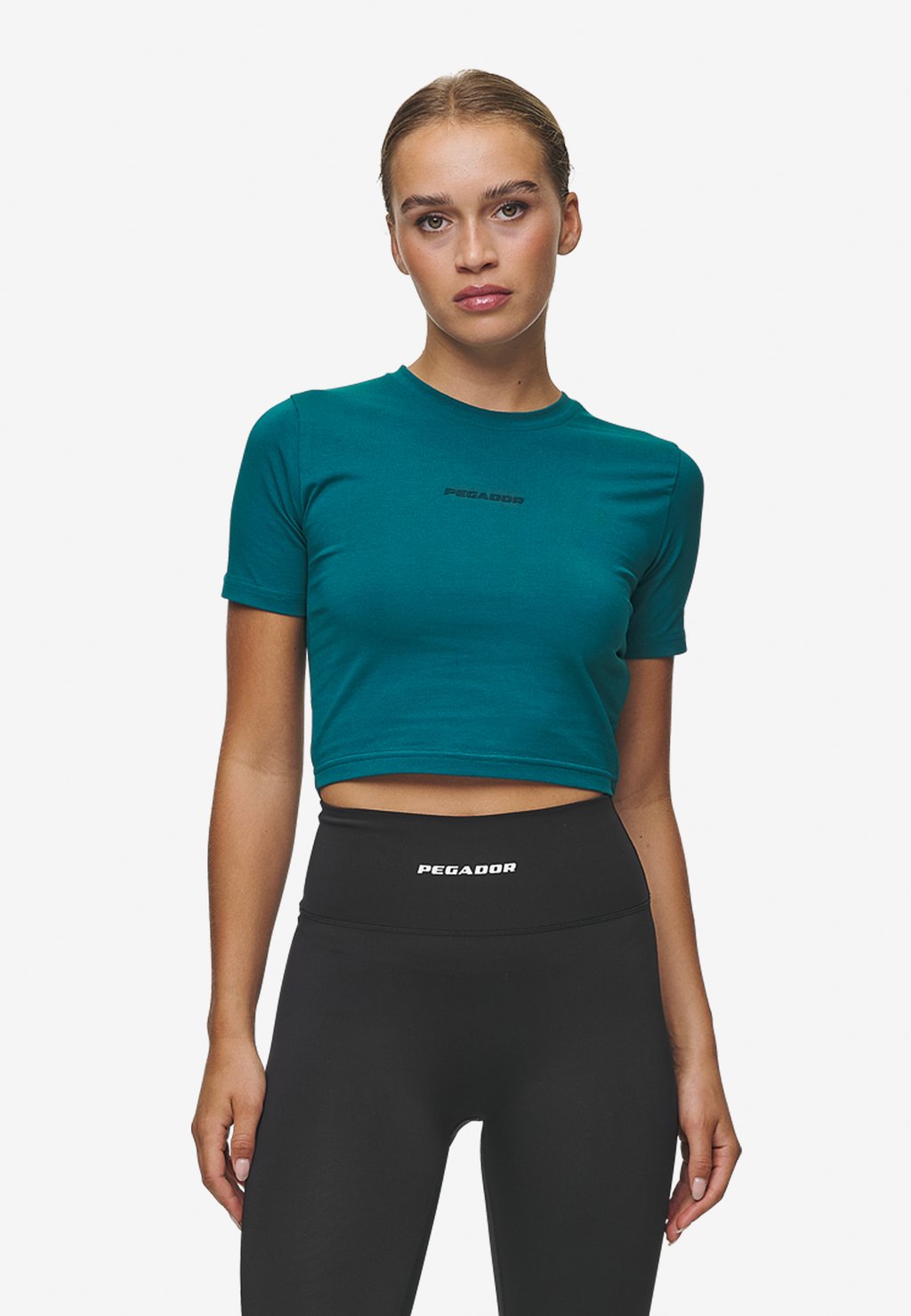 

Футболка с принтом INES CROPPED BABY TEE Pegador, бирюзовый