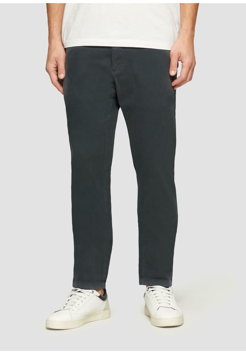 

Чиносы REGULAR JOGGER MIT ELASTISCHEM BUND s.Oliver, сине-серый