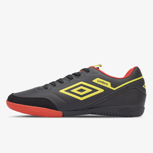 

Кроссовки покрывают ic Umbro, черный