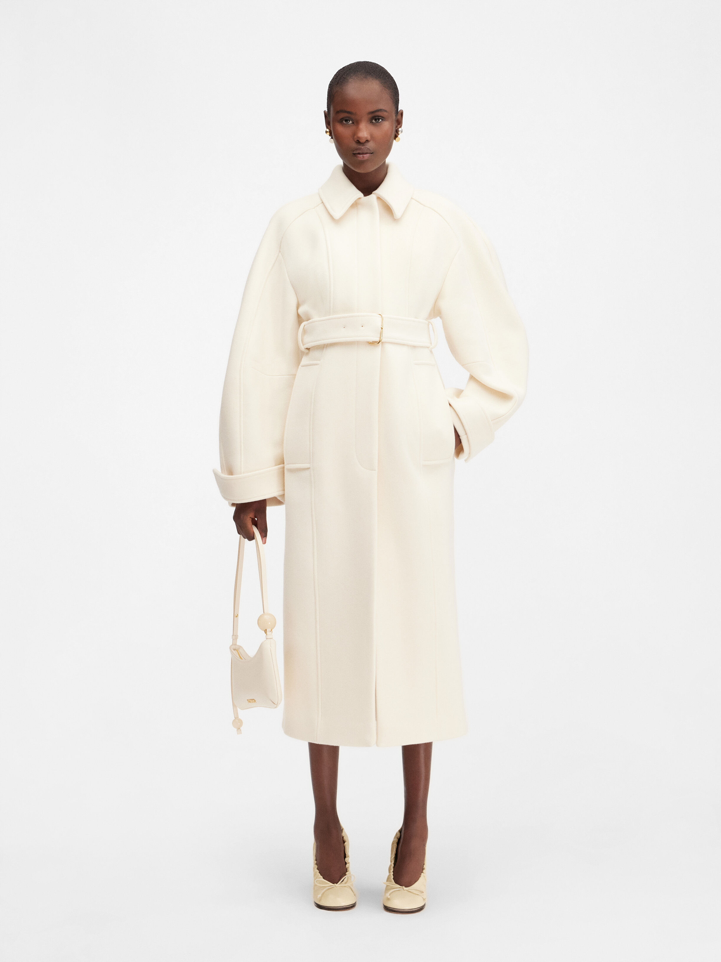 

Пальто с рукавами реглан JACQUEMUS The Bari coat, белый