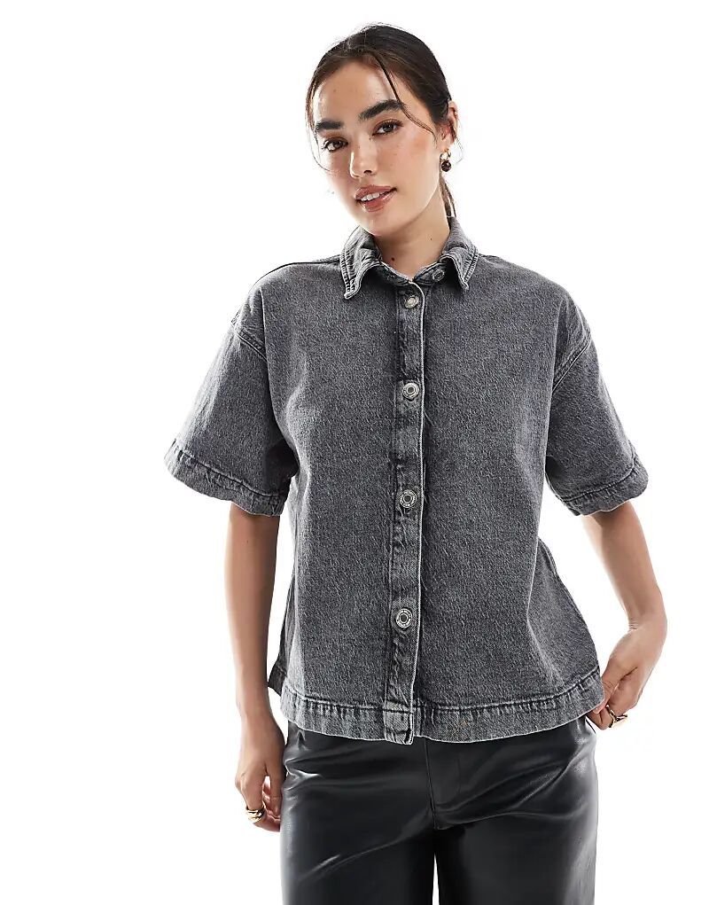 

Рубашка свободного кроя Vero Moda из денима с короткими рукавами, средне-серого цвета