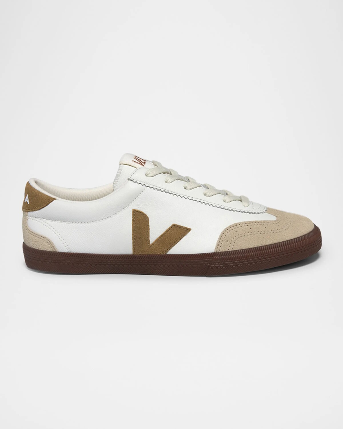 Кроссовки Volley из смешанной кожи с ремешками на кончиках крыльев Veja, цвет White Tent Bark
