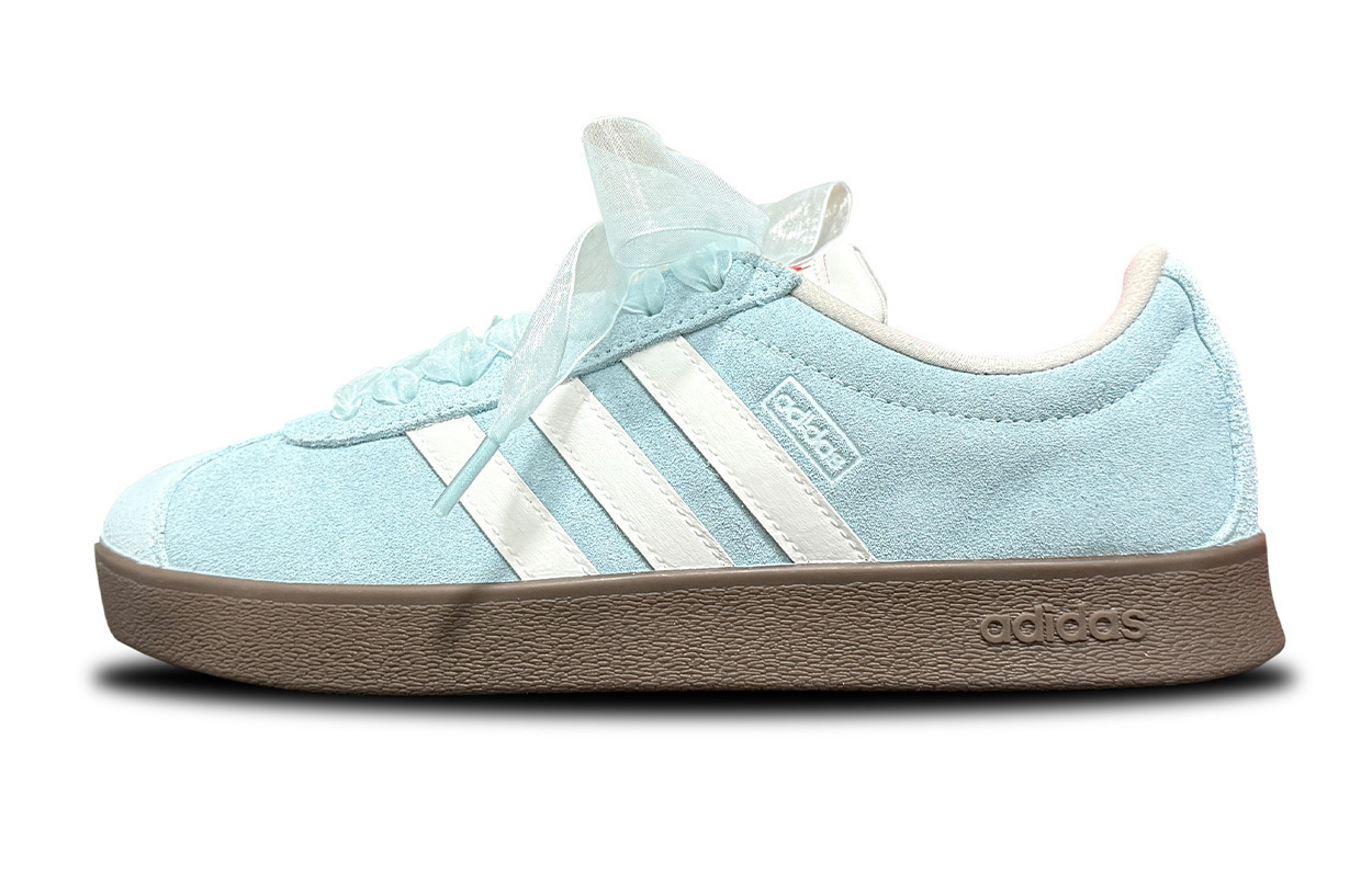 

Adidas Neo ВЛ Корт Лайфстайл Коверидж устойчивые к истиранию сбалансированные лоу-топ скейтборд кроссовки унисекс светло-голубые, цвет Light Blue