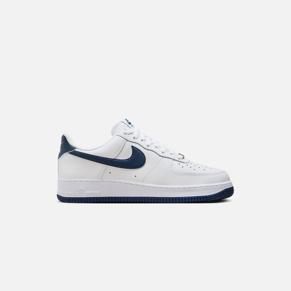 

Кроссовки Nike Air Force 1 '07, цвет White/Midnight Navy/White