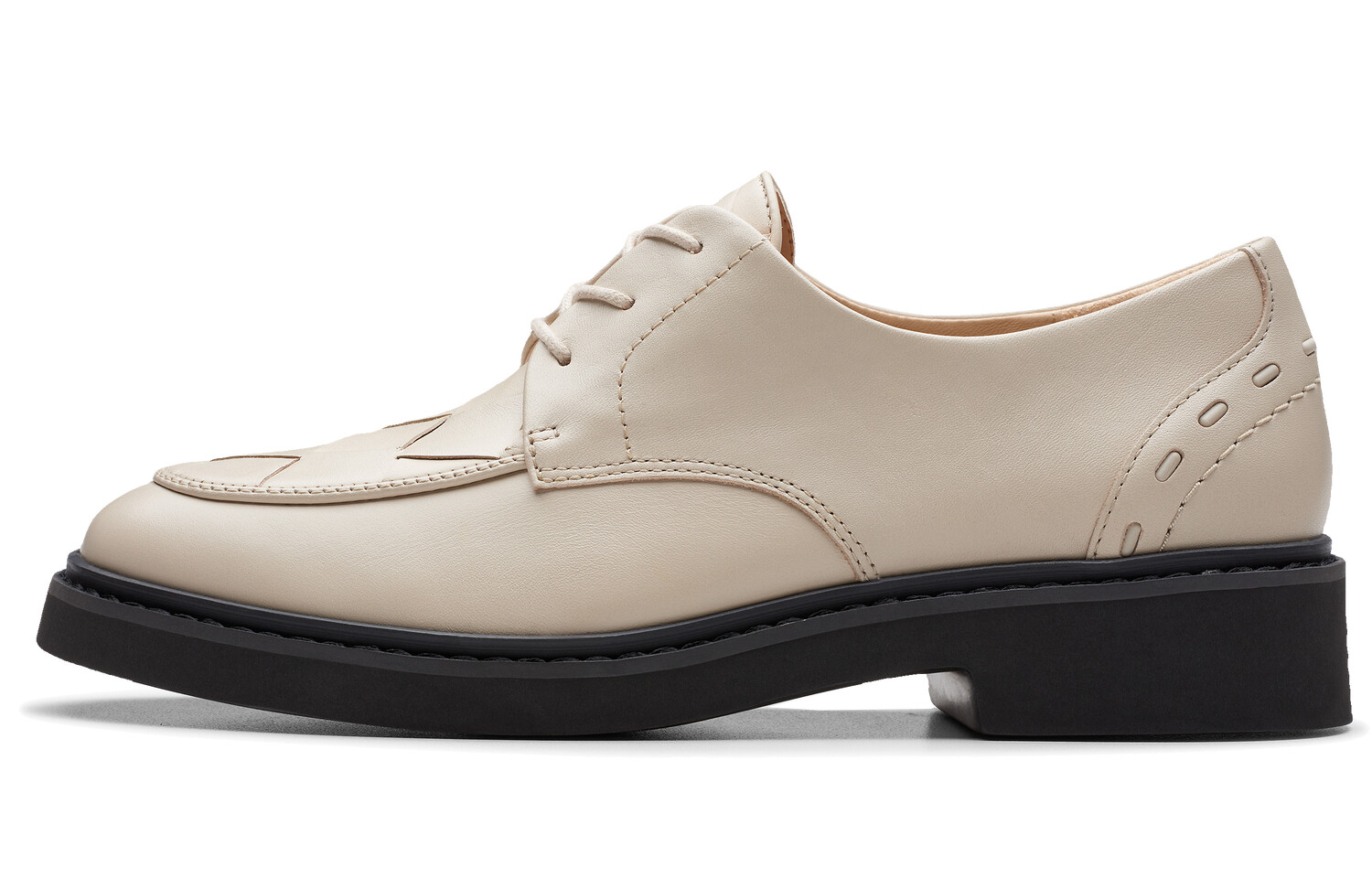 Женская повседневная обувь женская белая Clarks
