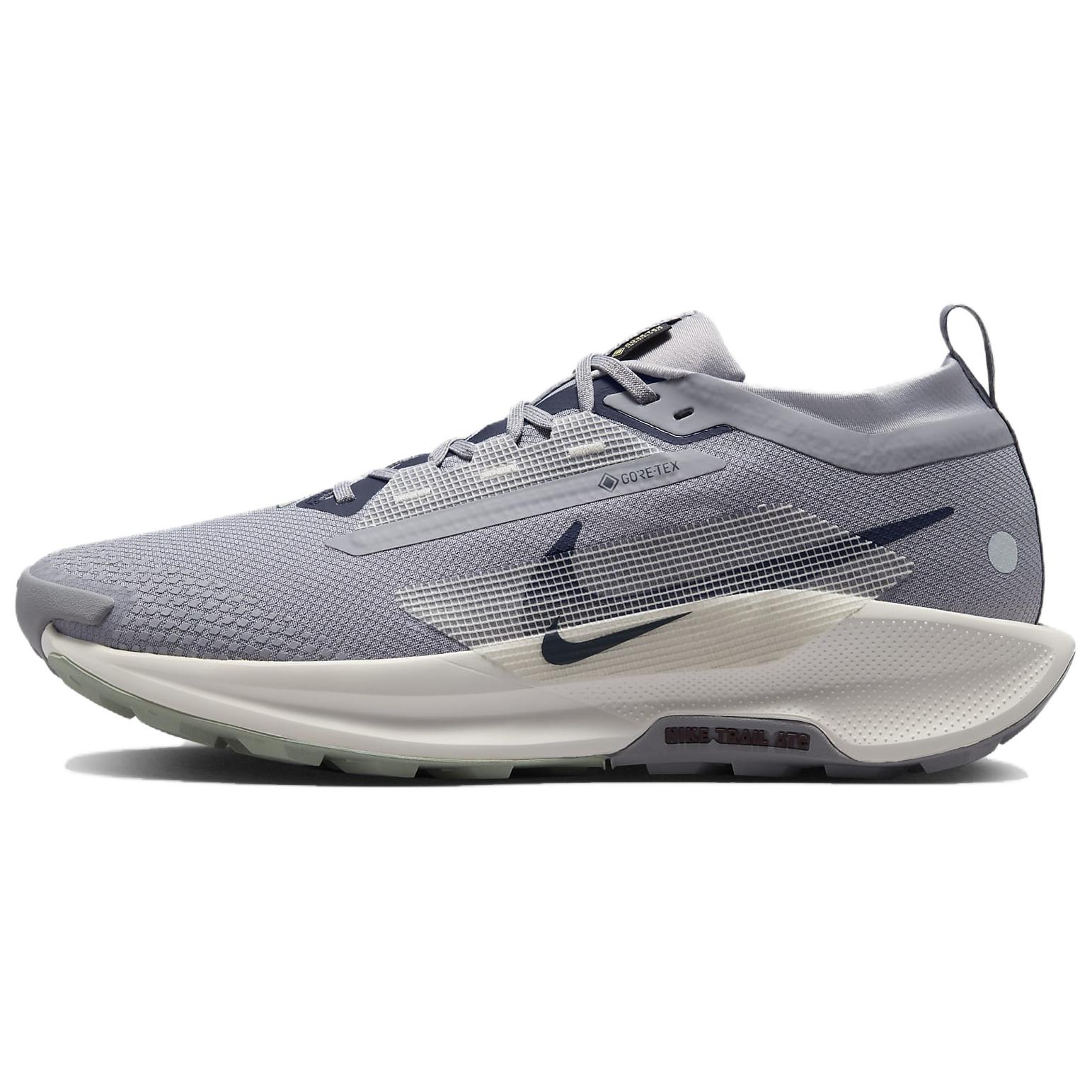 

Nike React Pegasus Trail 5 Gore Tex Cement Grey Jade Horizon Burgundy Crush Midnight Navy, Бетонно-серый/Нефритово-синий/Бордово-красный/Полуночное море