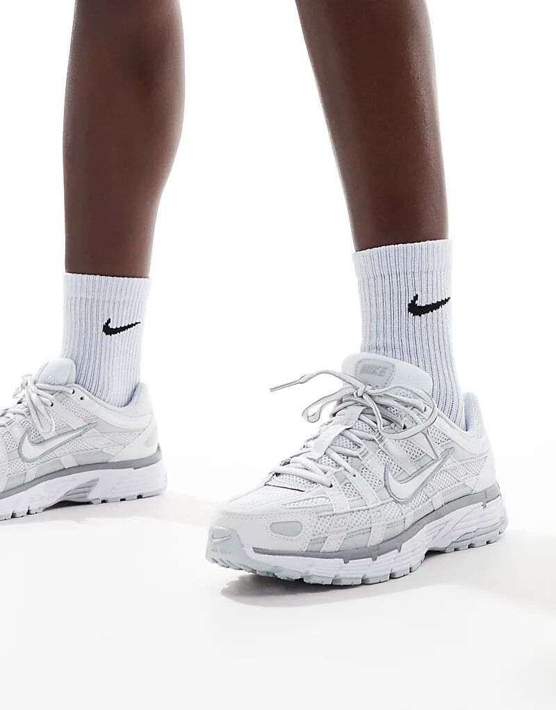 Кроссовки унисекс Nike P-6000 белого и серебристого цветов
