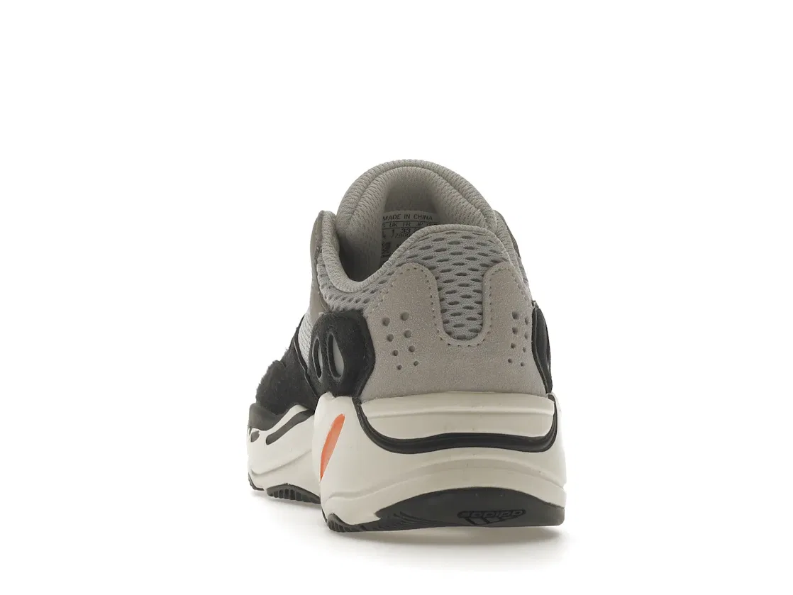 Детские кроссовки Lifestyle с контрастными вставками Adidas Yeezy Boost 700, Solid Grey/Chalk White/Core Black — фото 4