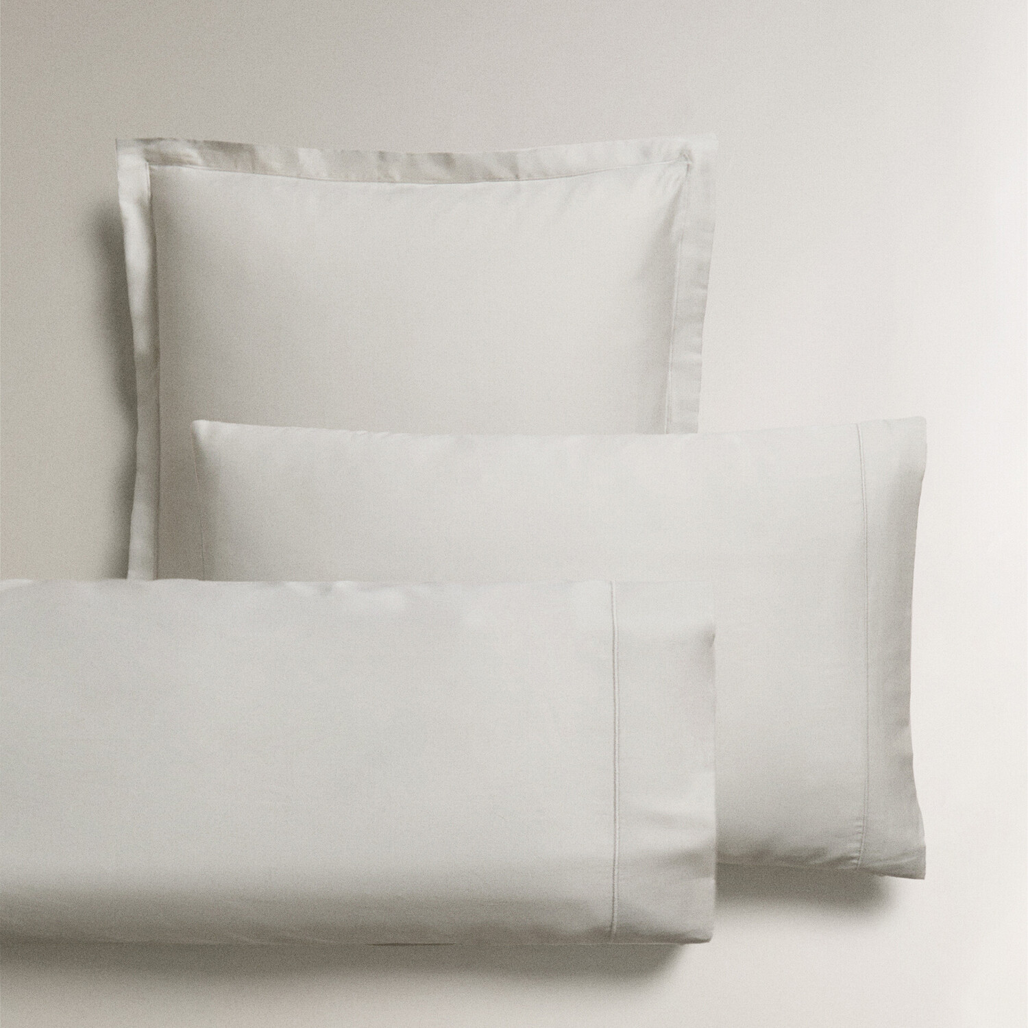 

Наволочка Zara Home 300 Thread Count Sateen With Trim, серый