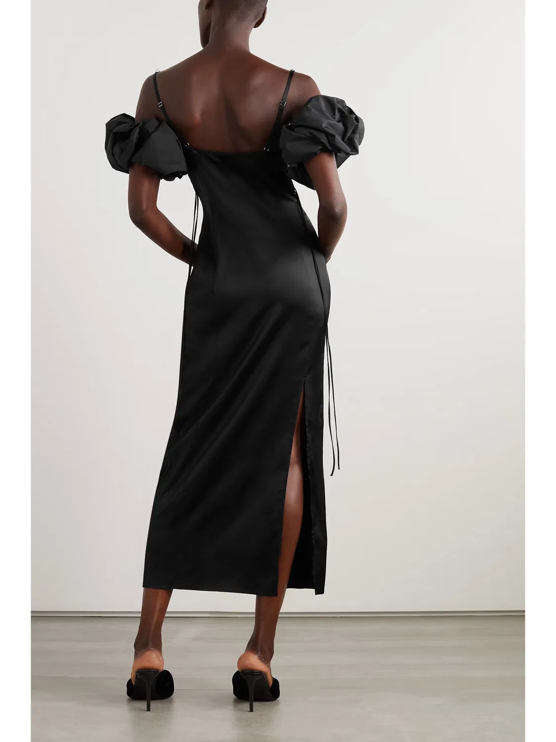 Платье-Трансформер миди Chouchou из атласа Duchesse Jacquemus, черный — фото 3