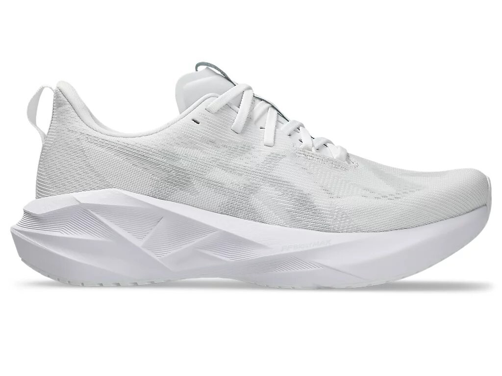 

Беговые мужские кроссовки Asics Novablast 5, White/Piedmont Grey, белый