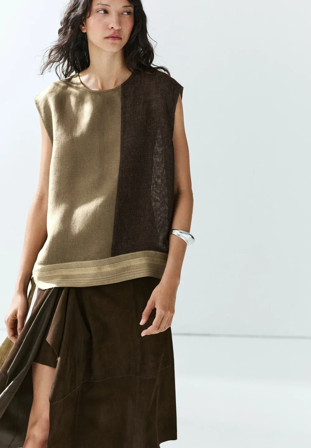 Блузка из смесовой льняной ткани с цветовыми блоками, свободного кроя Massimo Dutti, Dark Brown — фото 4