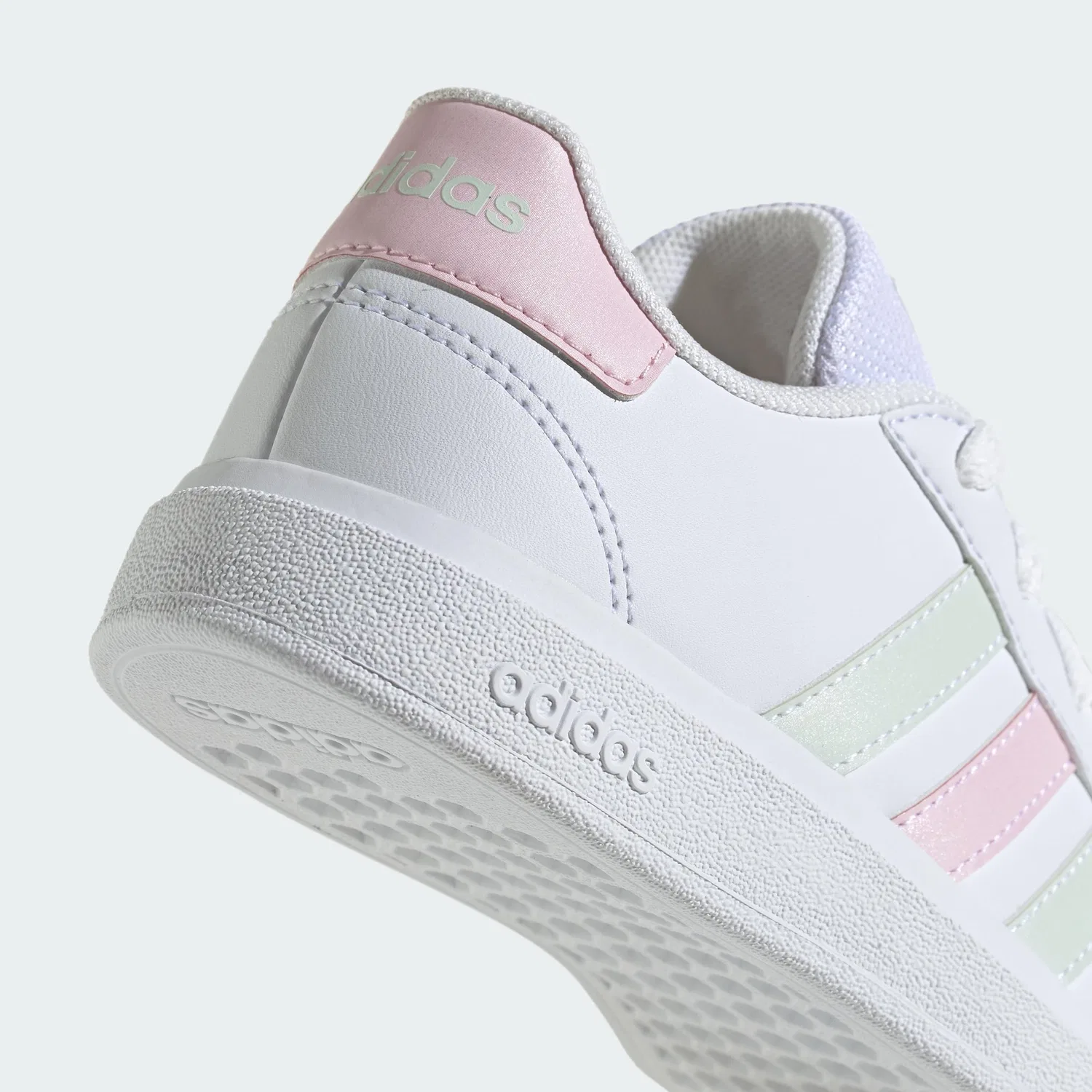 Детские кроссовки для мальчиков с закрытым носком Grand Court Lifestyle Tennis Lace-up Shoes Adidas, Cloud White Crystal Jade Clear Pink — фото 4