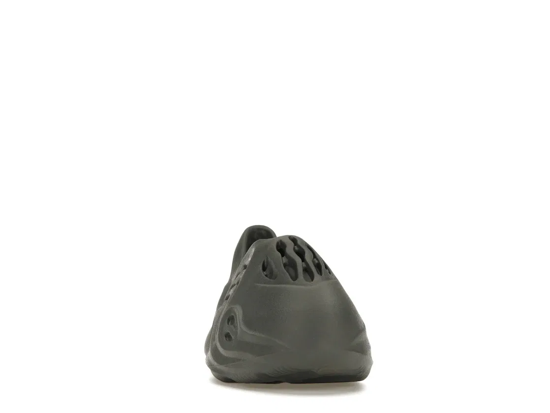 Детские клоги Yeezy Foam RNR Adidas, Carbon — фото 2