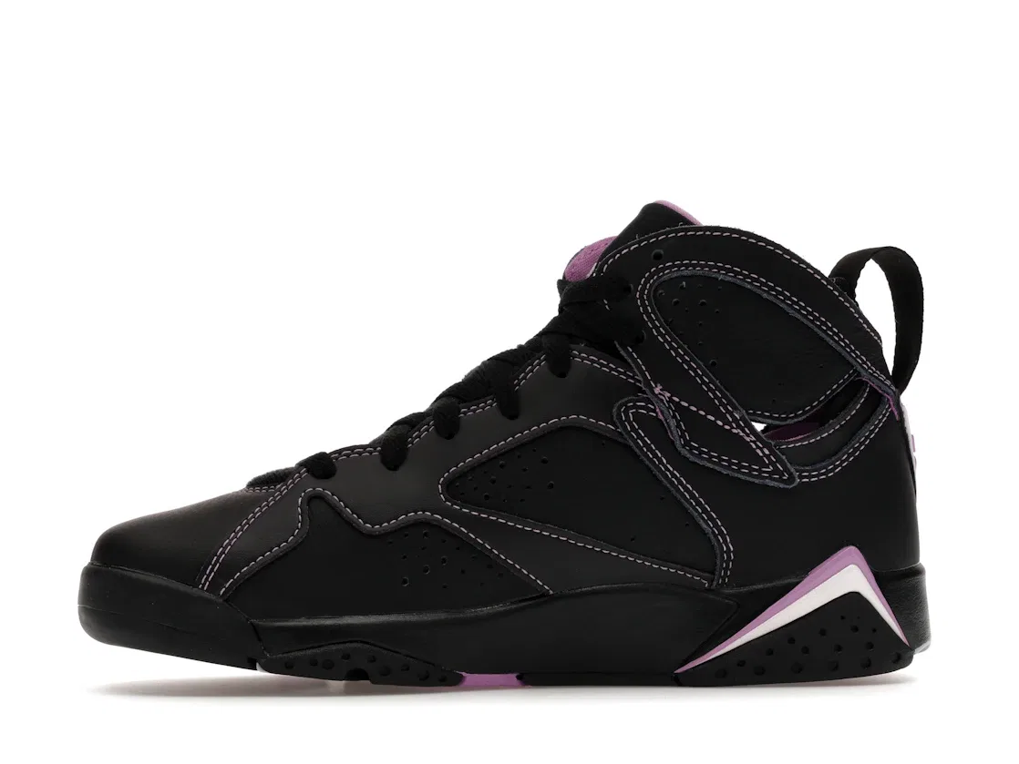 Детские кроссовки высокие с контрастной строчкой Jordan 7 Retro Jordan, Black/Barely Grape/Rush Fuchsia — фото 3