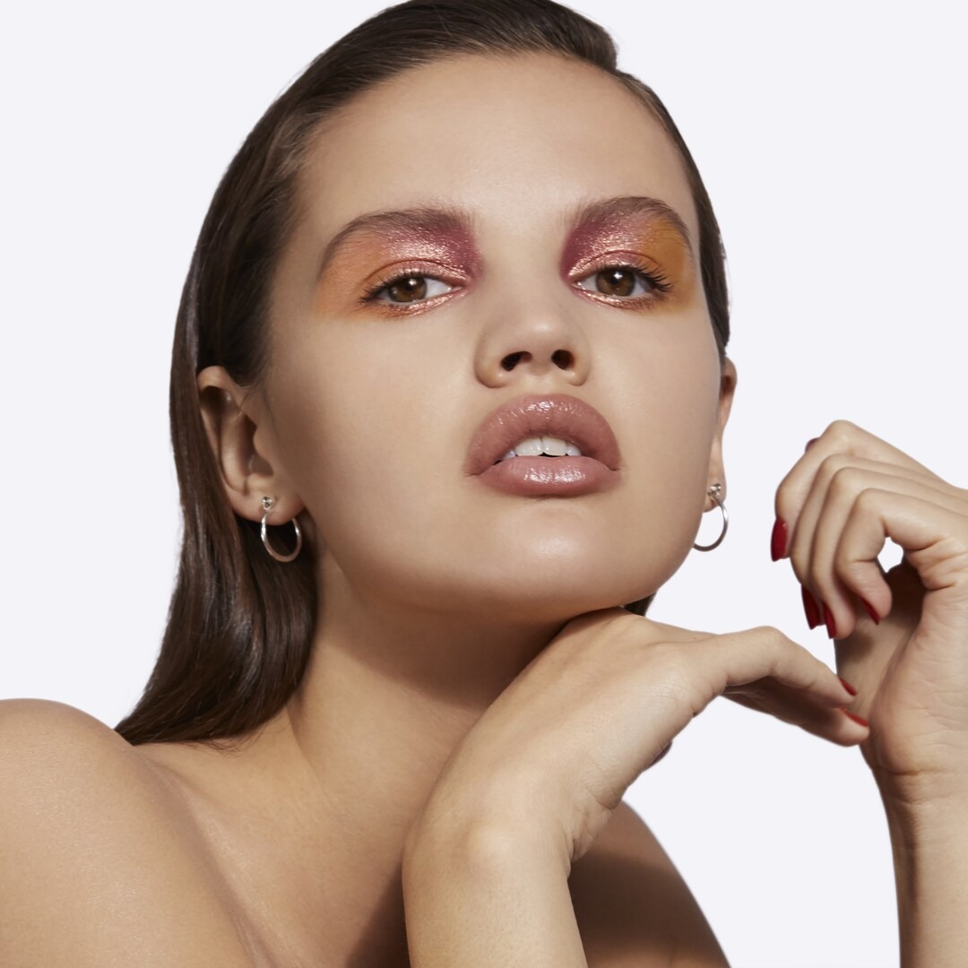 Тональная основа MAC Face And Body Foundation, White — фото 4
