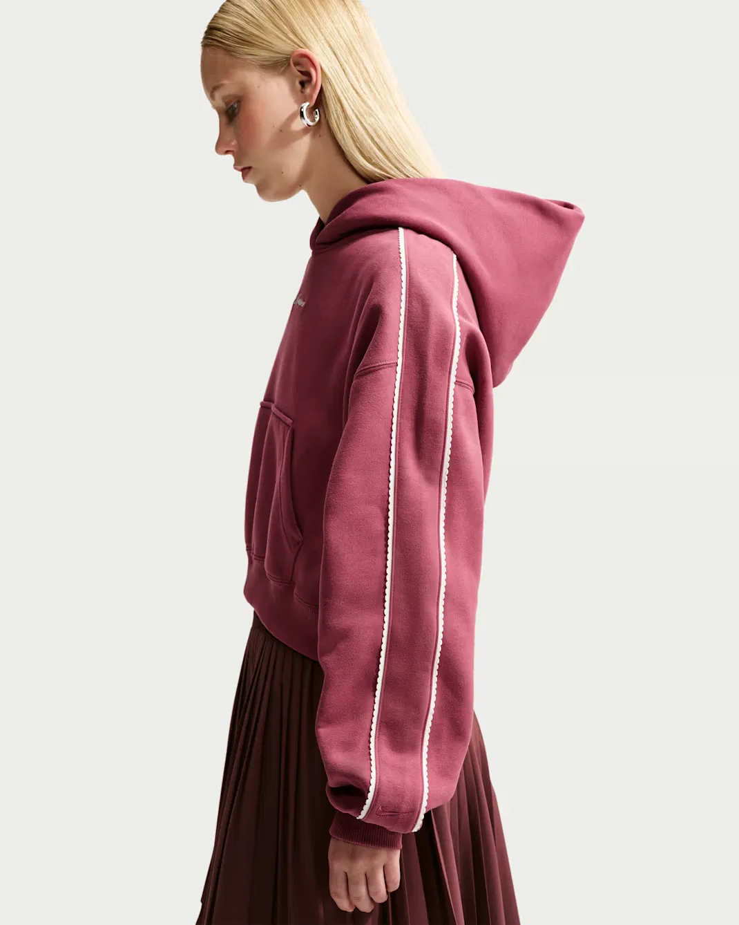 Женская укороченная толстовка с капюшоном Nike Studio Fleece Medium Weight "Graphic Pack", Pink Smoke/Sail/Pink Smoke — фото 2