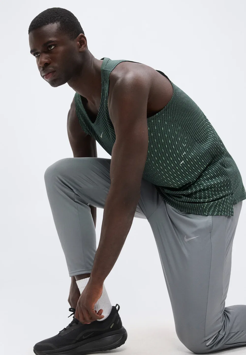 Майка Stride - топ Nike Performance, Black/Voltage Green — фото 4