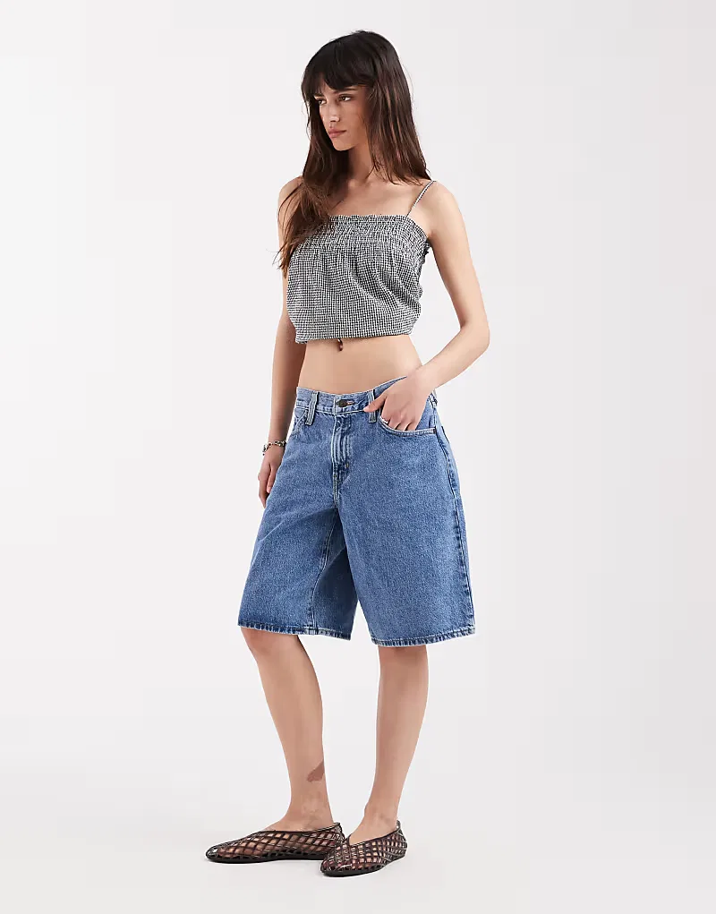 Джинсовые шорты Levi's средней длины, средне-синий — фото 2