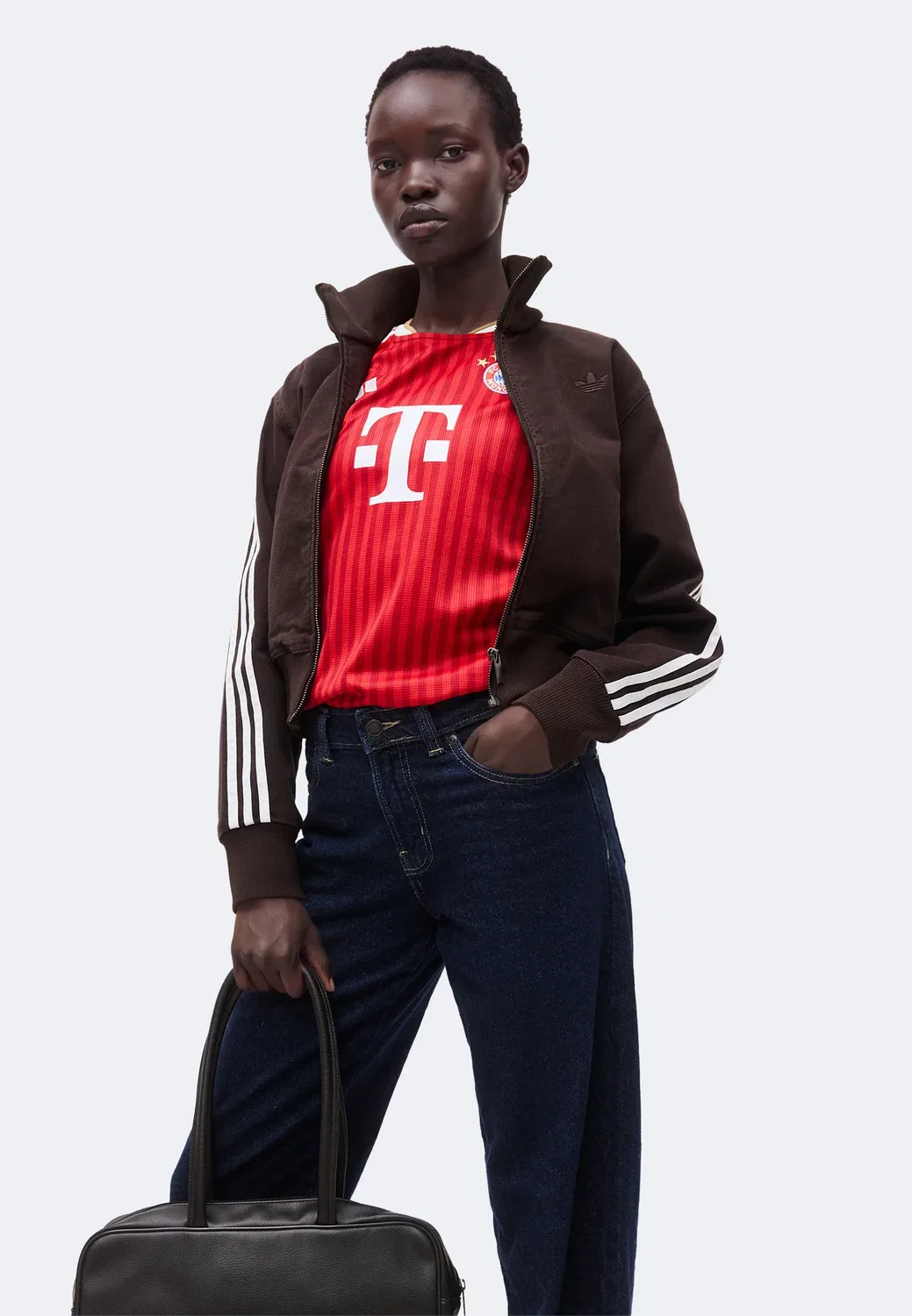 Домашняя форма ФК Бавария, сезон 26/27 - клубная форма Adidas Performance, Better Scarlet/White — фото 4