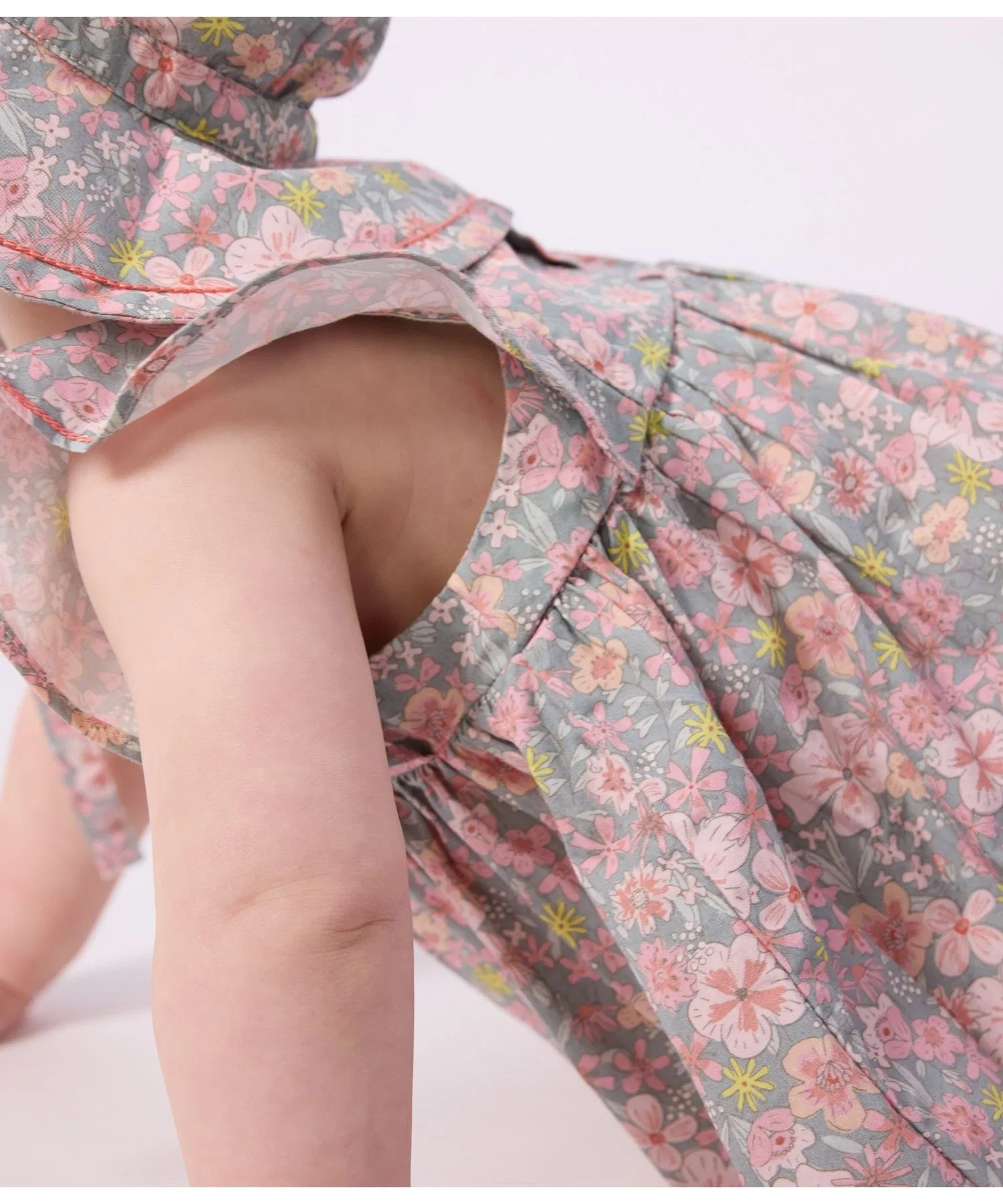 Детское платье с цветочным принтом PETIT BATEAU светло-зелёное — фото 2
