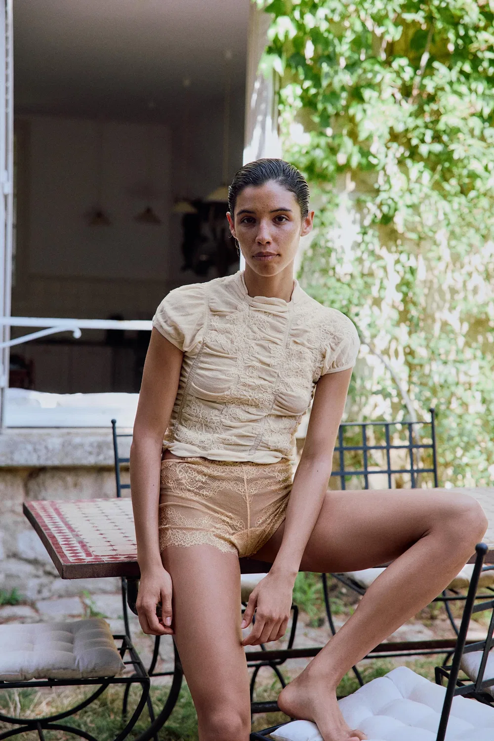 Вязаный топ со сборками и вышивкой. ZARA, Ecru