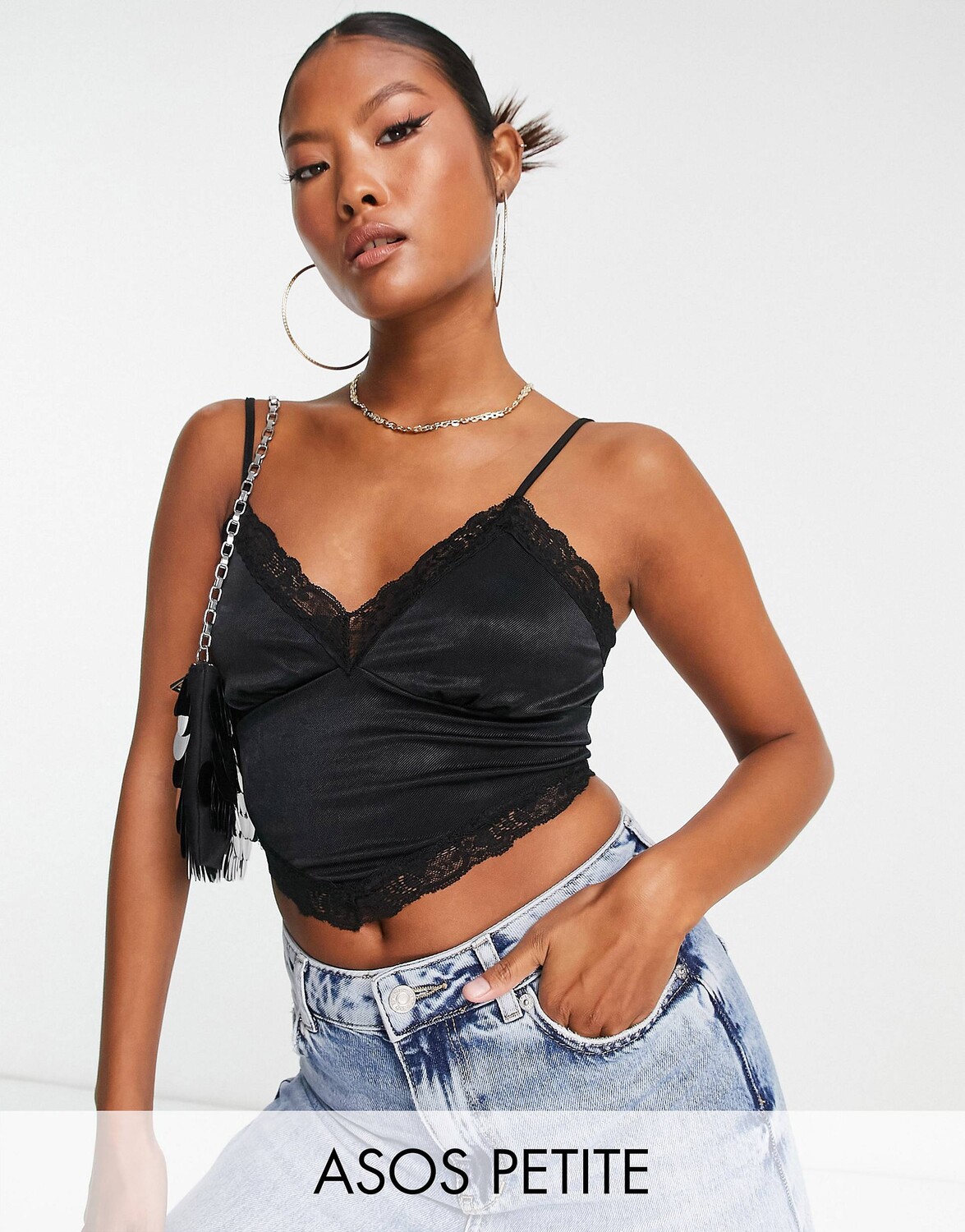 

Черный укороченный топ с шарфом и кружевной отделкой ASOS DESIGN Petite