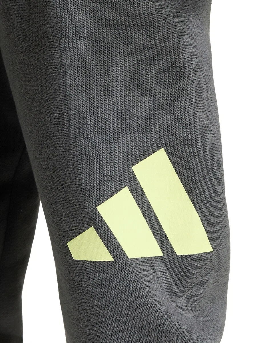 Спортивный костюм ADIDAS SPORTSWEAR 'Essentials' в графитовом и светло-сером цветах — фото 3