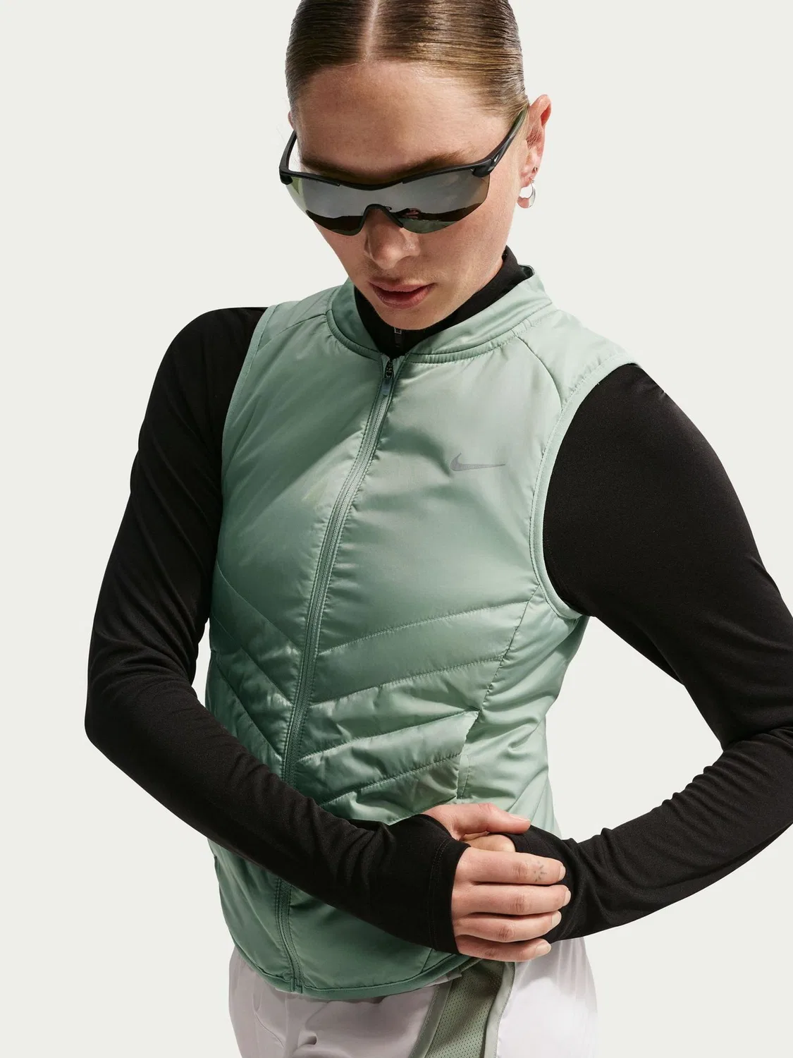 Жилет беговой Nike Steam Green Tempo Repel Warm, зеленый
