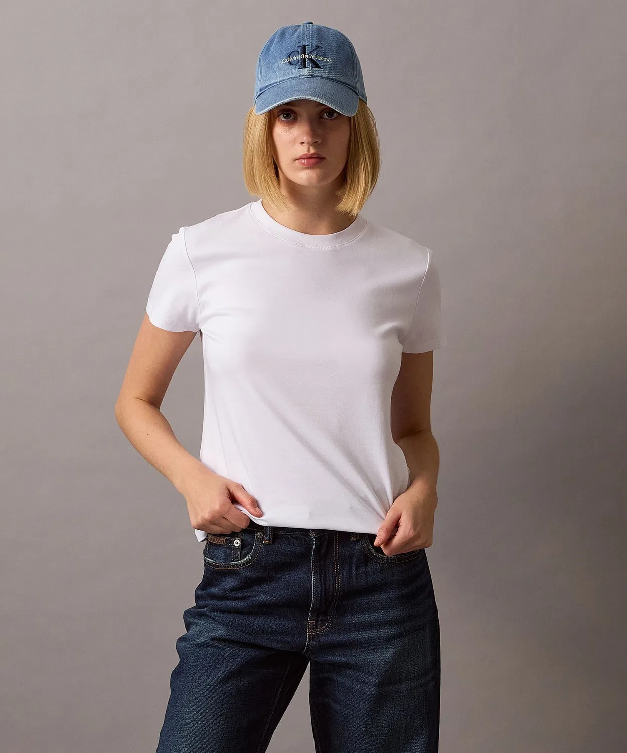 Женская хлопковая футболка Calvin Klein Relaxed T-Shirt, Белый — фото 2