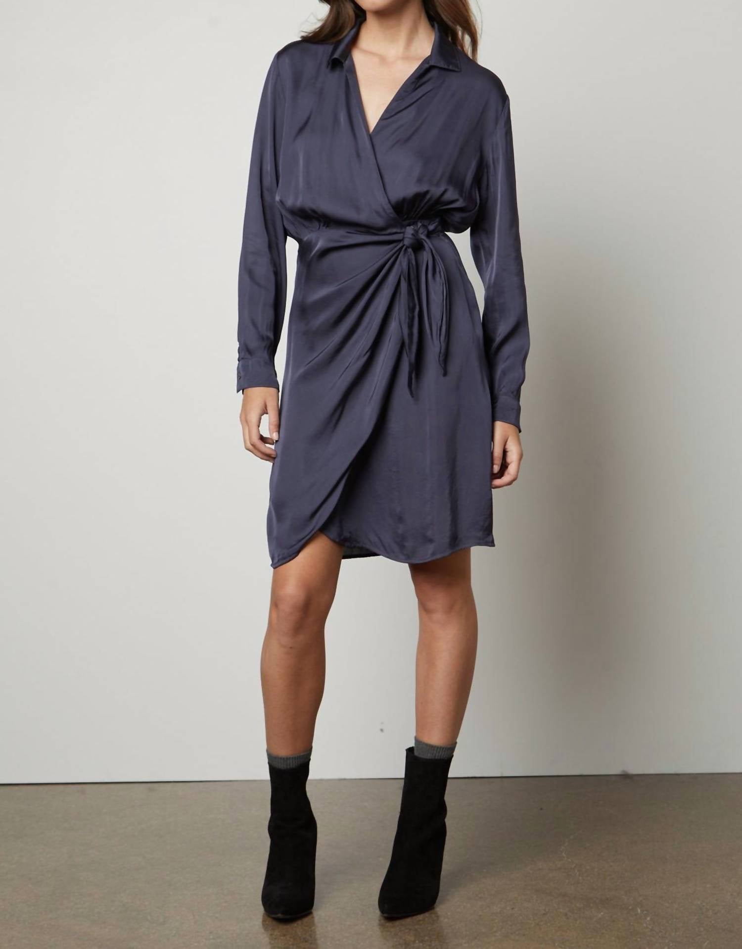 

Платье Juni в Прибалтике Velvet by Graham & Spencer, цвет baltic